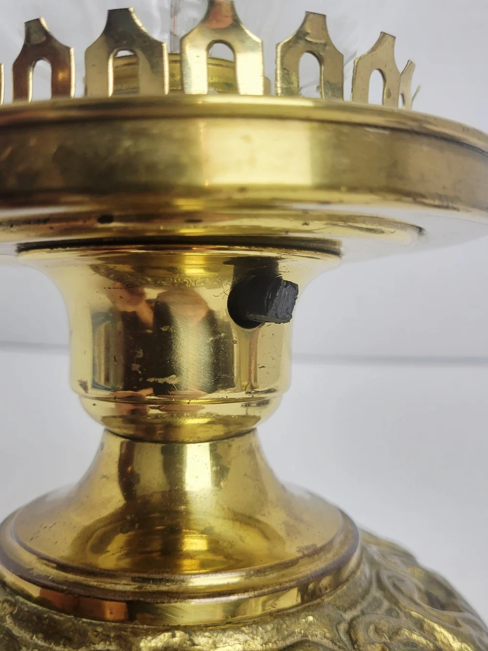 Vtg 70s~Electric Glass Hurricane Boudoir Lamp~FloralShade~Brass Base~Flame Bulb